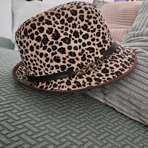 Fashionable Fedora hat leopard print fits S/M